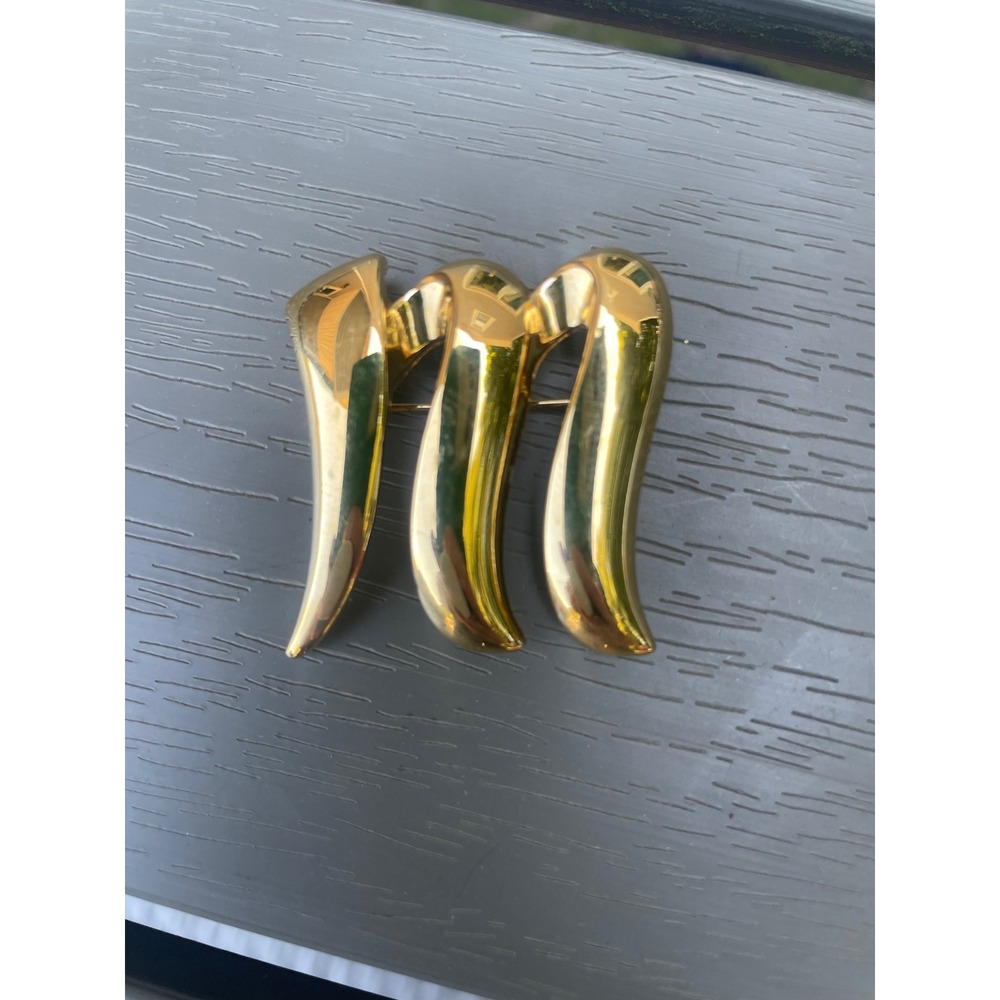 Monet Vintage Gold Tone Abstract Letter M Initial Brooch Pin Modernist Jewelry‎